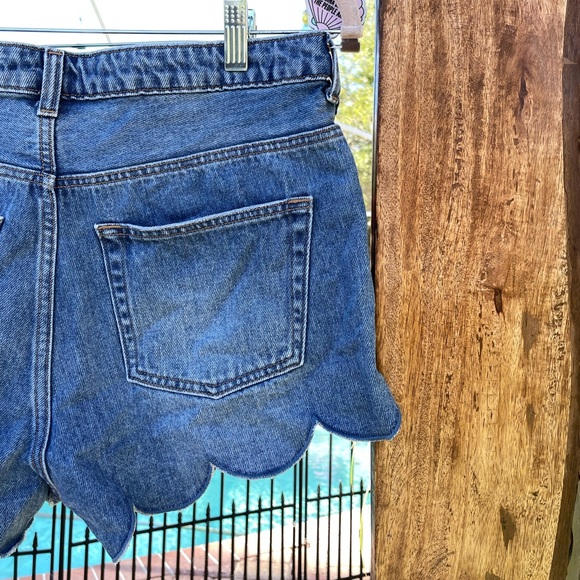 H&M Scalloped Denim Shorts - Picture 4 of 7